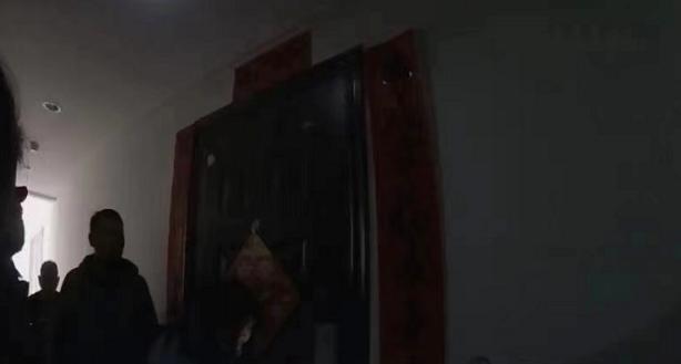 DƬ